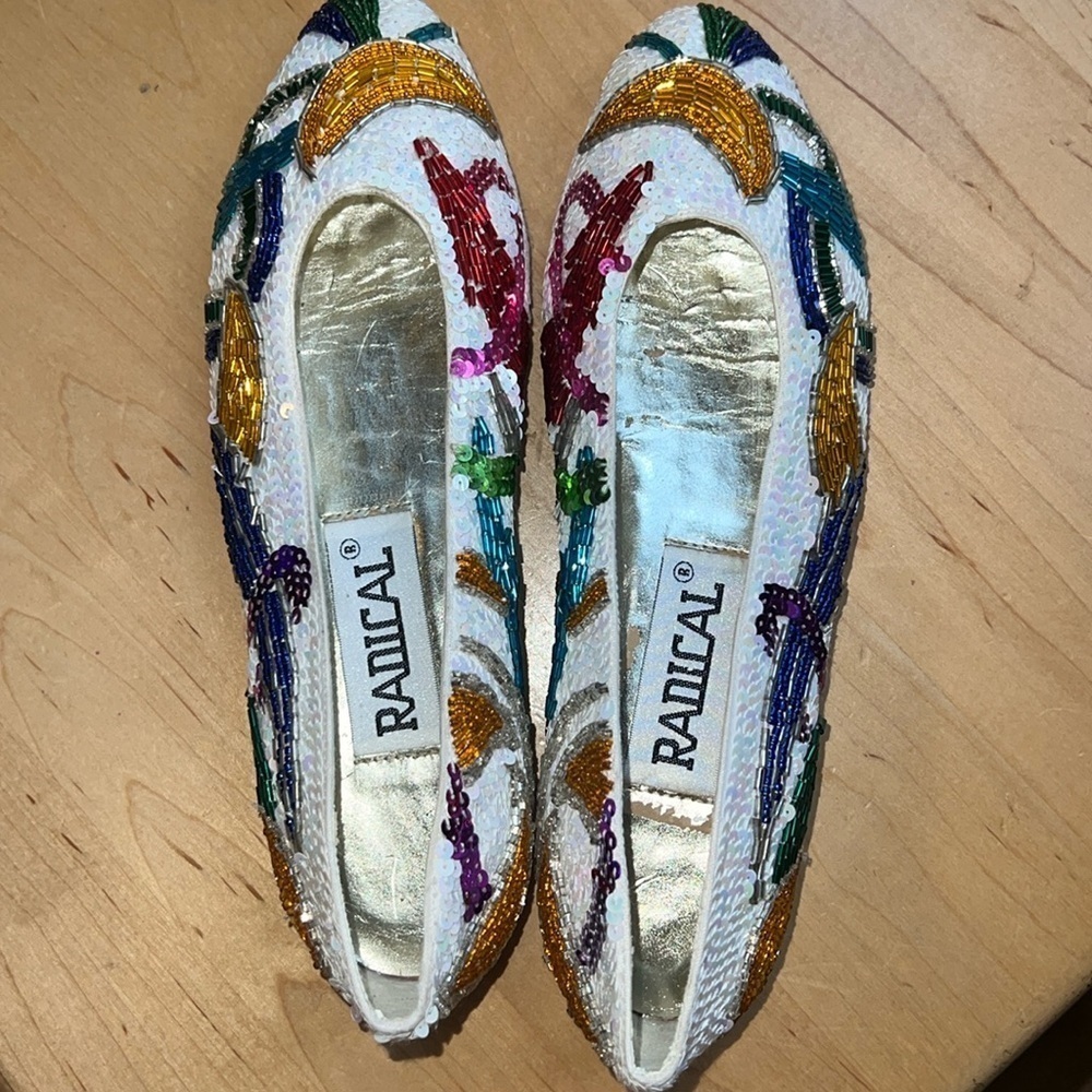 Vintage Radical shoes size 7 white with sequin. Never worn